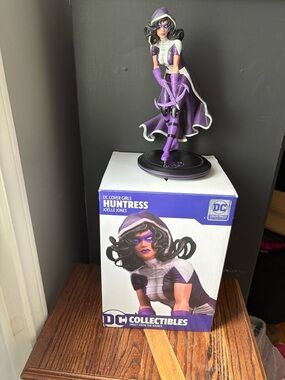 DC Comics Huntress Purple and White Statue